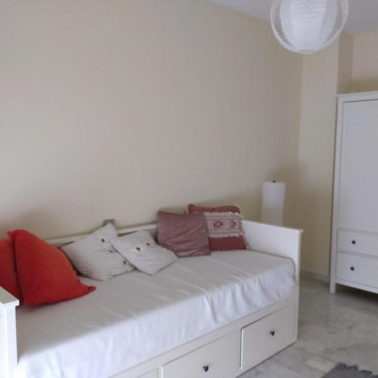 Magnífico apartamento en El Pto de Sta María, Sólo familias o parejas, no aceptamos grupos de jóvenes ni celebraciones, tiene AA, piscina, zona niños y padel - Apartamento de 3 dormitorios - 6