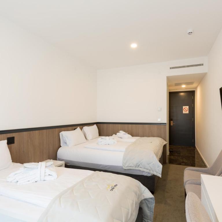 Hotel Crni Vrh - Dvokrevetna Soba sa Bračnim Krevetom ili Zasebnim Krevetima, i Pomoćnim Ležajem - 2