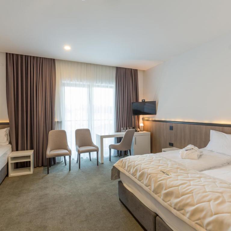 Hotel Crni Vrh - Dvokrevetna Soba sa Bračnim Krevetom/Zasebnim Krevetima - 1
