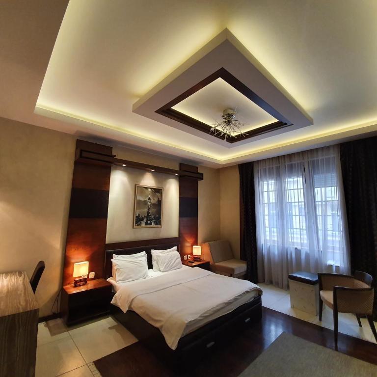 Privilege Suites by Central Park - Deluks Dvokrevetna Soba sa Bračnim Krevetom i Kadom - 4