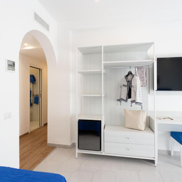 TOFANI APARTMENT - luminoso con terrazzo panoramico - Three-Bedroom Apartment - 3