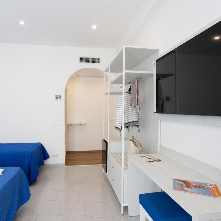 TOFANI APARTMENT - luminoso con terrazzo panoramico - Three-Bedroom Apartment - 15
