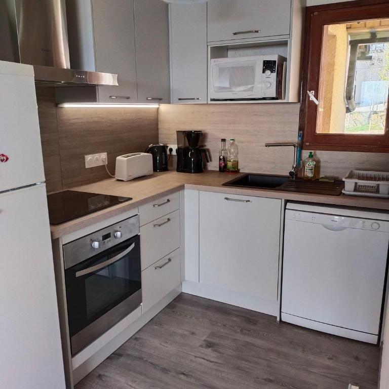 Les Sorbiers - Grand T4 ensoleillé avec Vue Panoramique - Appartement - 13