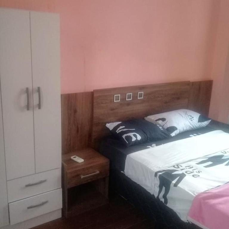 Montevideo Port Hostel - Deluxe Double Room with Balcony - 2