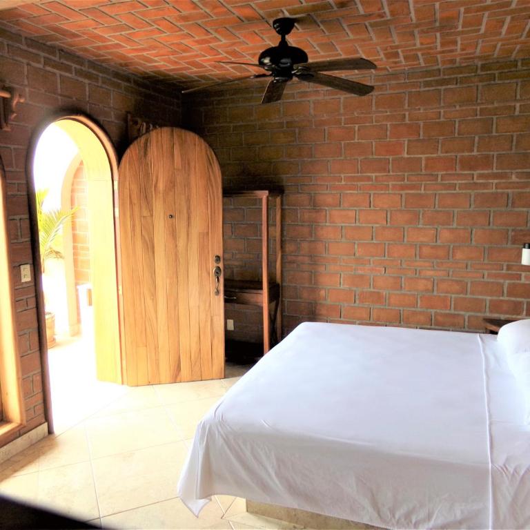 Hotel Casa de Lirio Diamante - Habitación Estándar - Cama extragrande - 4
