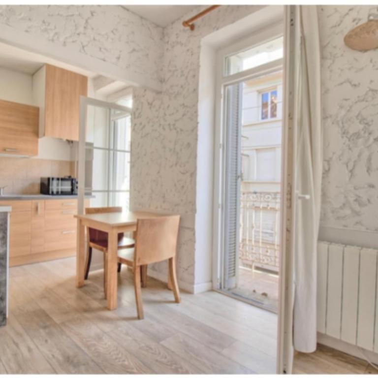 Studio équipé-climatisé avec balcon au Mourillon à 20m de la plage - Studio mit Balkon - 1