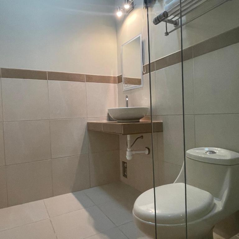 Hotel Calmelia - Queen Suite - 10