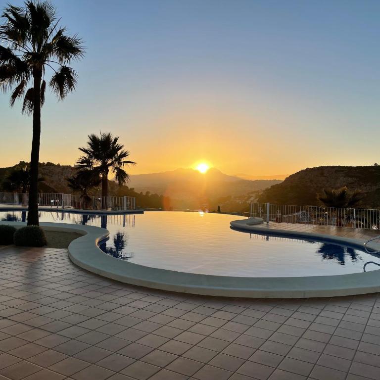 Tranquility, sun, breathtaking views & 7 minutes drive to sea - Two-Bedroom Apartment - 1