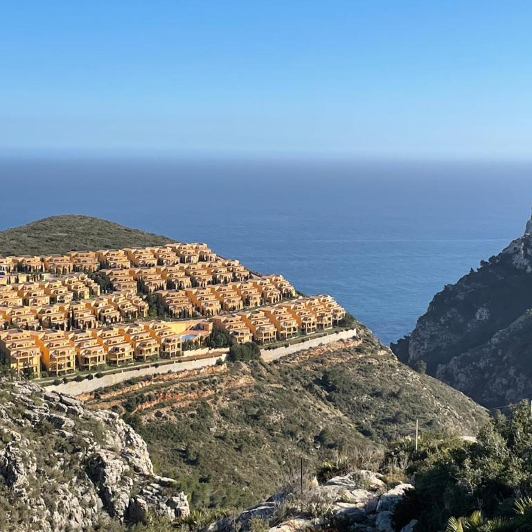 Tranquility, sun, breathtaking views & 7 minutes drive to sea - Two-Bedroom Apartment - 6