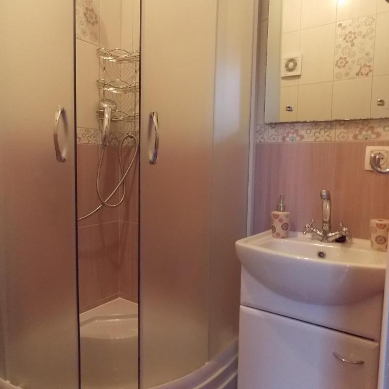 Apartments Villa PM - Dvokrevetna Soba sa Bračnim Krevetom i Čajnom Kuhinjom - 1