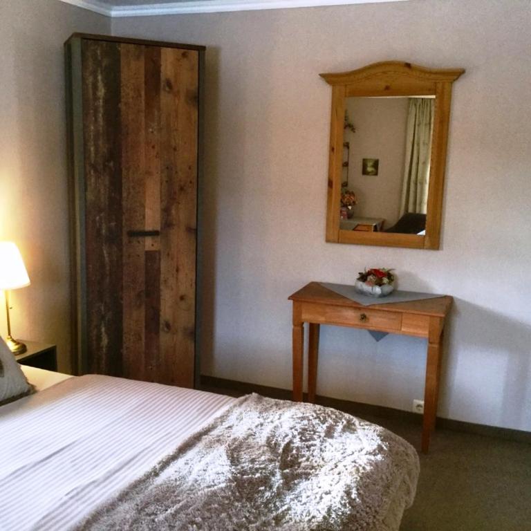 Haus Louise - Doppelzimmer mit Balkon - 6