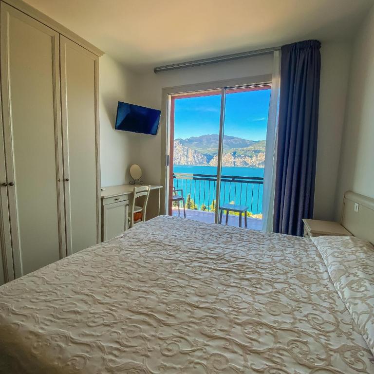 Villa Emma Malcesine - Doppelzimmer mit eigenem externen Bad, Balkon und Seeblick - 3