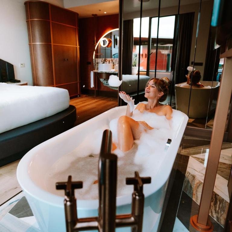 Hard Rock Hotel Madrid - Rock Star Suite with Terrace - 3