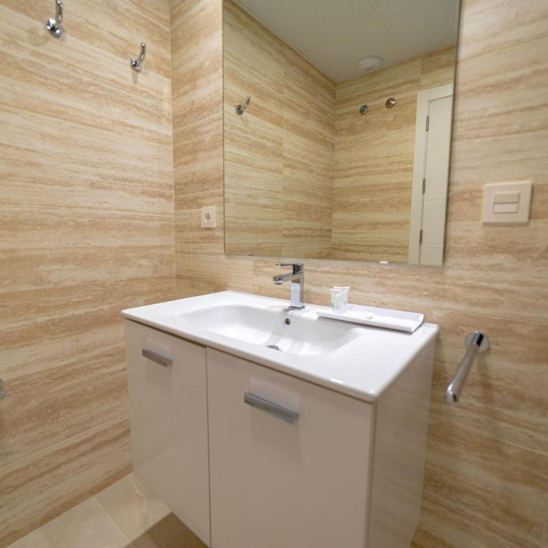 Aqua Apartments Bellamar, Marbella - Three-Bedroom Apartment - 19