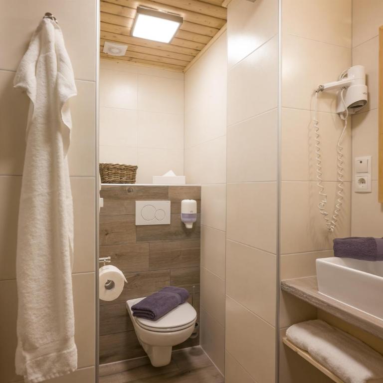 Pension Edelweiss - Doppelzimmer mit Dusche - 3