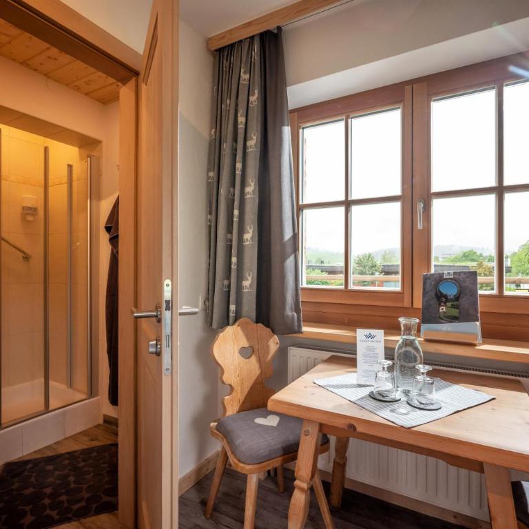 Pension Edelweiss - Doppelzimmer mit Dusche - 3