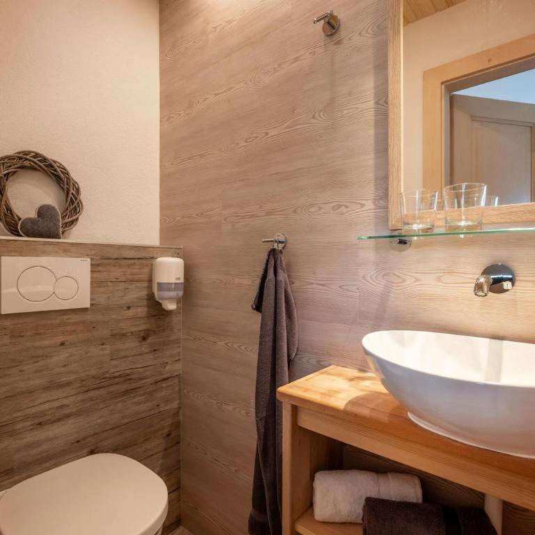 Pension Edelweiss - Doppelzimmer mit Dusche - 4