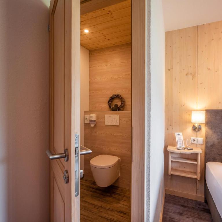 Pension Edelweiss - Doppelzimmer mit Dusche - 6