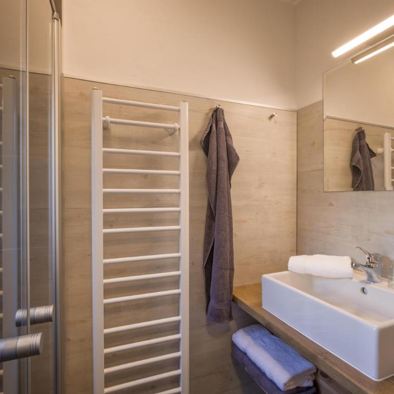 Pension Edelweiss - Doppelzimmer mit Dusche - 9