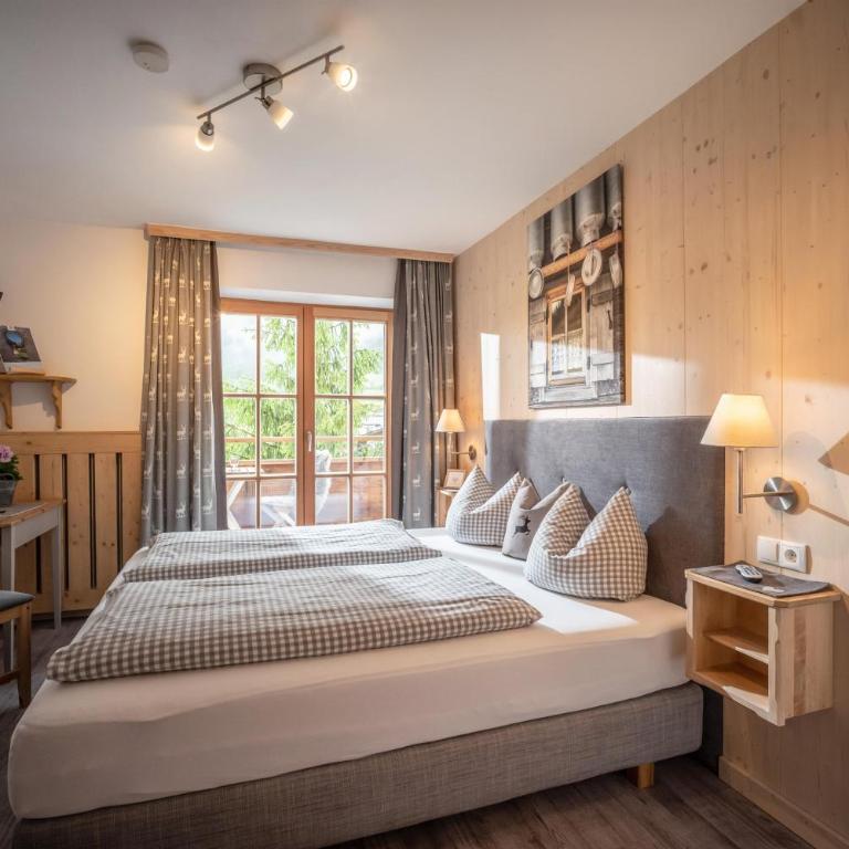 Pension Edelweiss - Doppelzimmer mit Dusche - 8