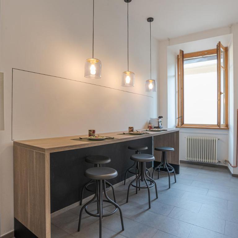 First & Urban Oasis - by MyHomeInComo - Deluxe Apartment - 13