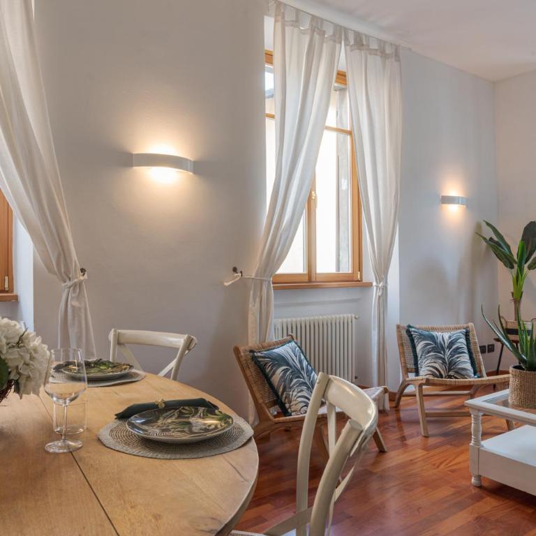 First & Urban Oasis - by MyHomeInComo - Deluxe Apartment - 7
