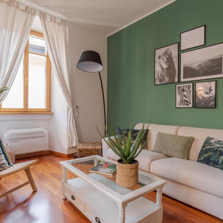 First & Urban Oasis - by MyHomeInComo - Deluxe Apartment - 4