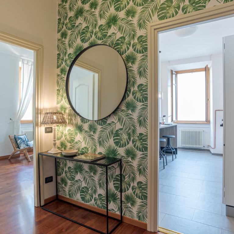 First & Urban Oasis - by MyHomeInComo - Deluxe Apartment - 12