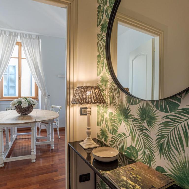 First & Urban Oasis - by MyHomeInComo - Deluxe Apartment - 25