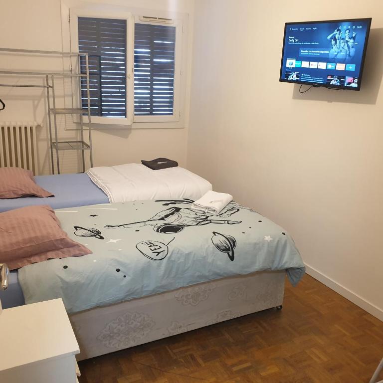NEW CHEAP PRIVATE ROOM, KITCHEN , OVERWIEUW sea,TRAM on spot, 12 minutes from nice train station with tram , beach in 17 min tram , CHAMBRE PRIVÉE pas cher, cuisine équipée , tram sur place, APERÇU mer, 12 min de la gare de Nice avec le tram, 17 min plage - Habitación Doble - 5