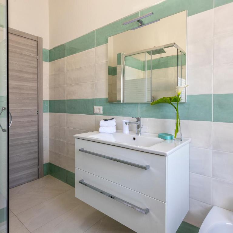 Sardinia rooms - Camera Tripla con Bagno Privato Esterno - 12