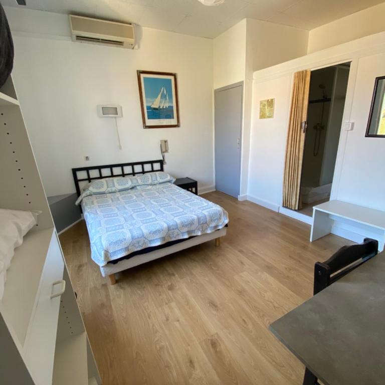 Hôtel Belle Vue d'Angleterre - Chambre Double avec Salle de Bains Privative - 2