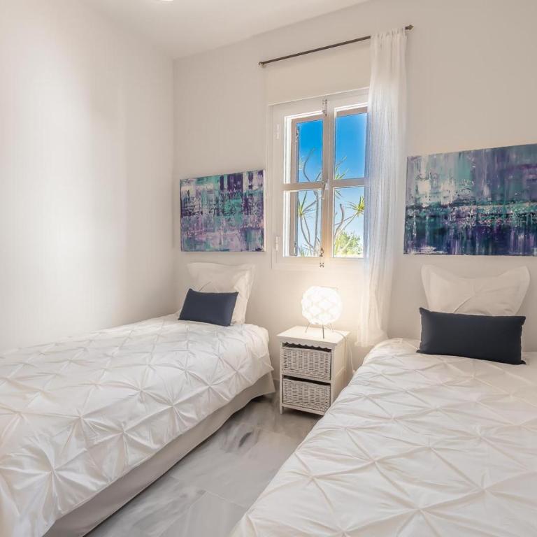 Blue Charme - Three-Bedroom Chalet - 24