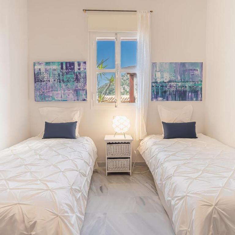 Blue Charme - Three-Bedroom Chalet - 25