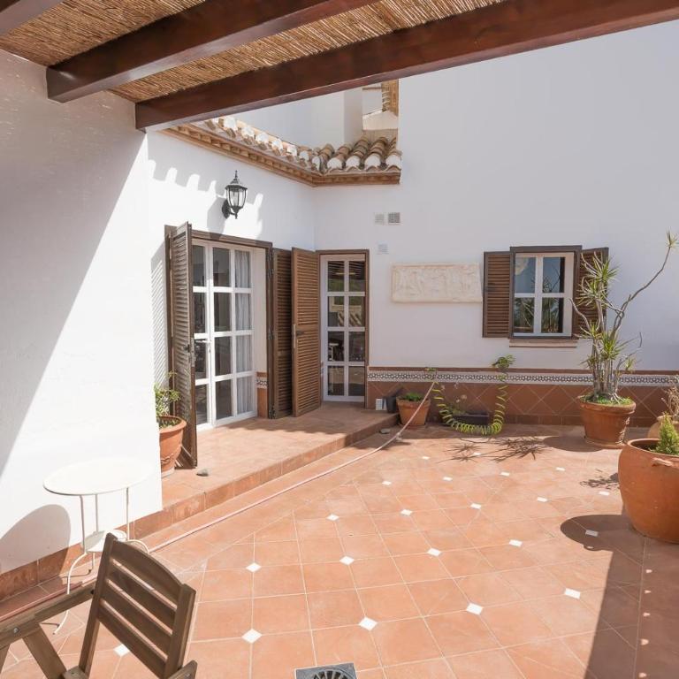 Blue Charme - Three-Bedroom Chalet - 35