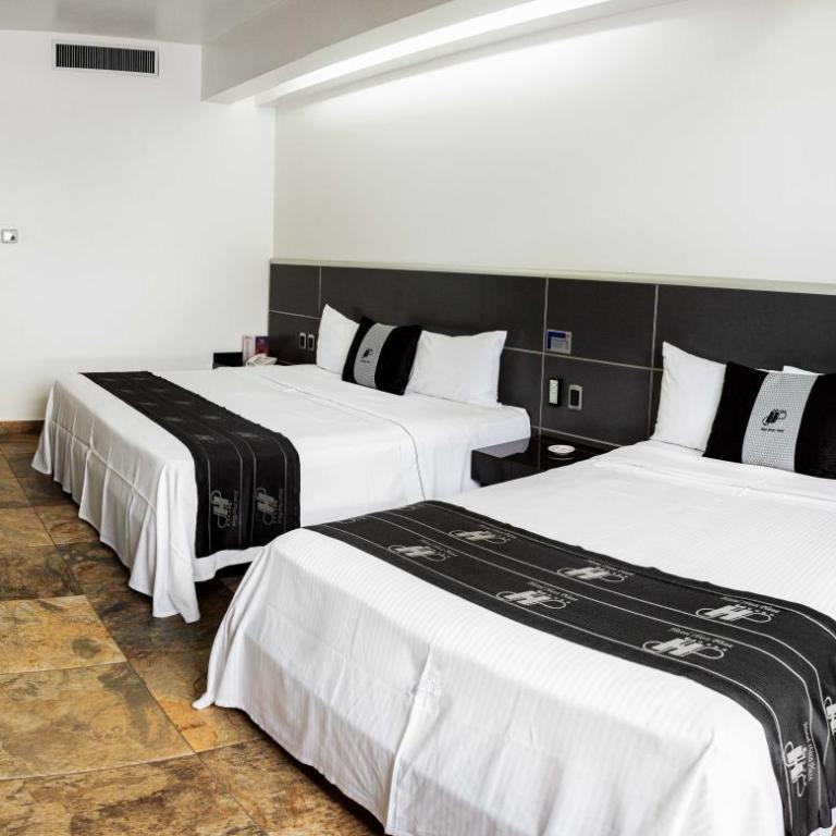 Hotel Ibiza Plaza - Queen Room with Two Queen Beds - 4