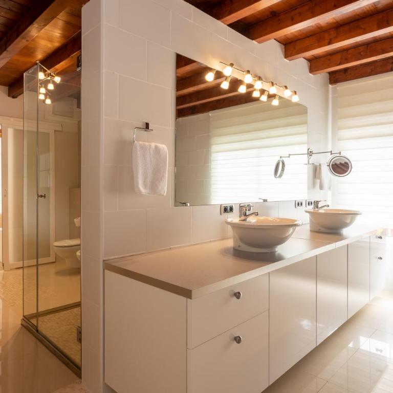 Luxury Villa Nieve - Three-Bedroom Villa - 29