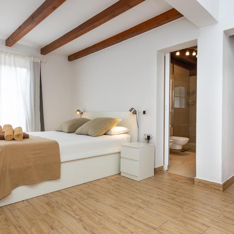 Luxury Villa Nieve - Three-Bedroom Villa - 34