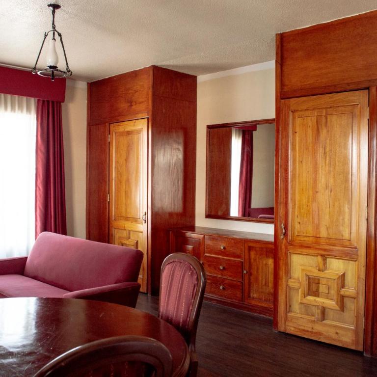 Best Western Majestic - King Suite - 12