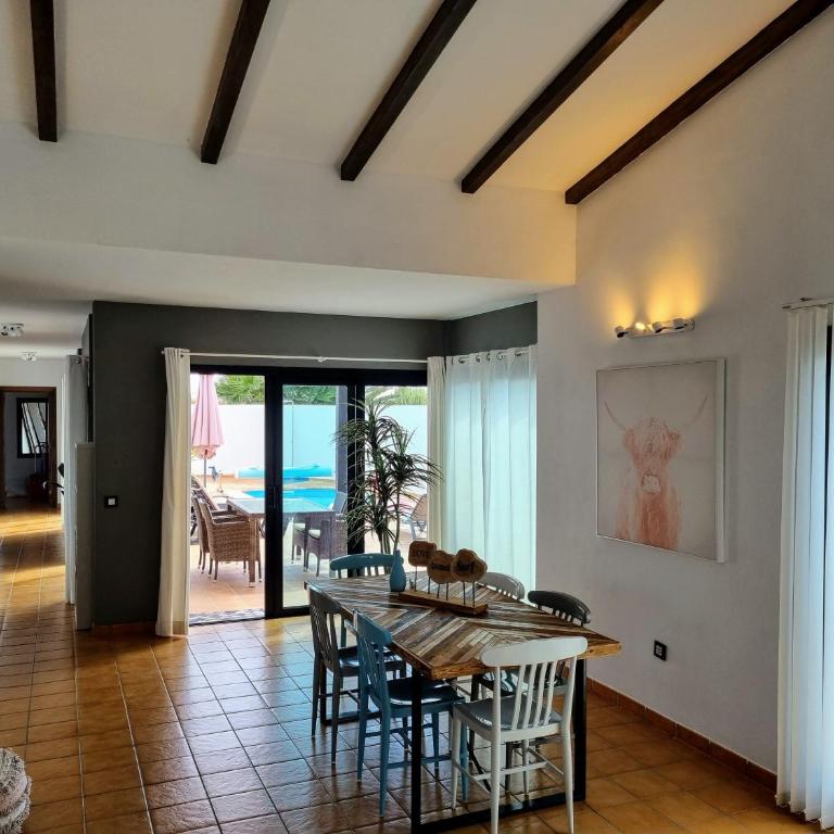 Beautiful spacious villa with private heated pool in Lajares - Villa de 3 dormitorios - 4