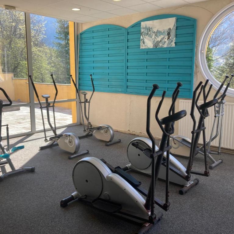 Appartement 4/6 pers 38m2, vue montagne, piscine chauffée, 500m centre ville - Appartement 2 Chambres - 24