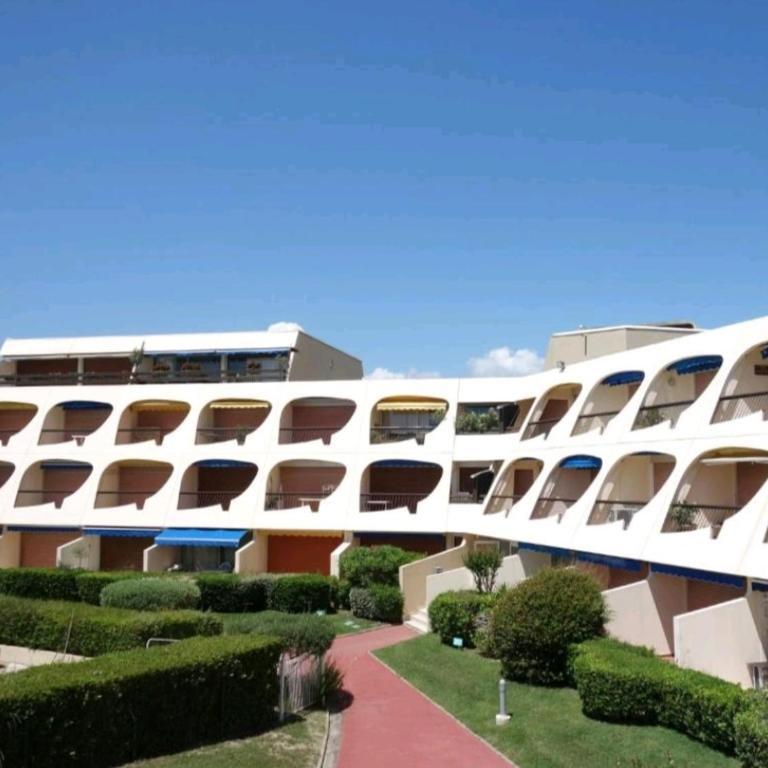 Studio avec loggia entre port, plage et piscine - Monolocale - 22