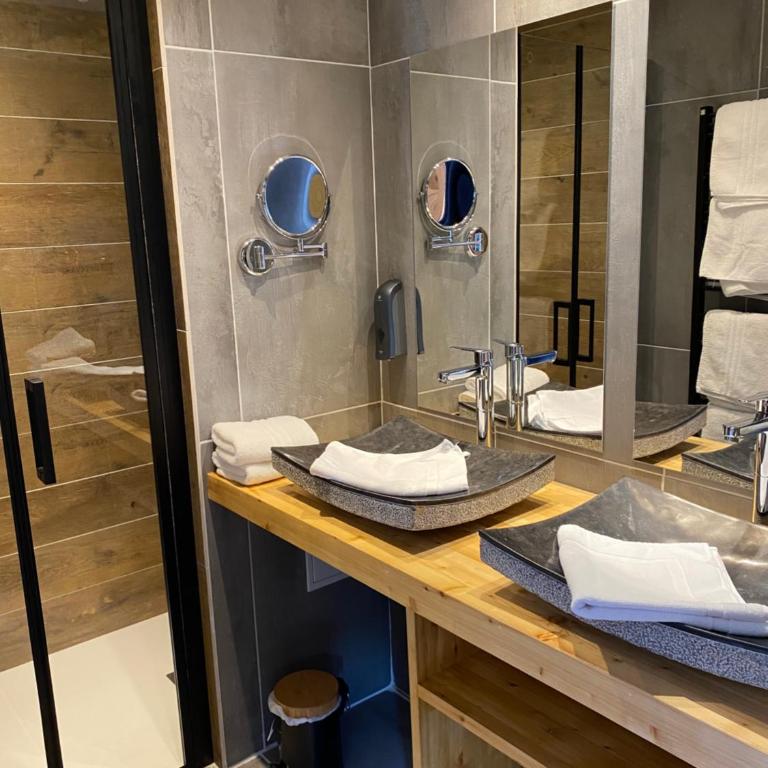 Logis Hôtel Les Autanes & Spa - Chambre Triple Supérieure - 2
