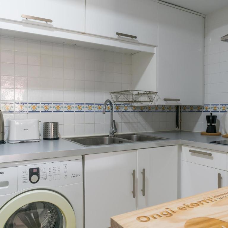 Zubia apartment by People Rentals - Two-Bedroom Apartment - 17