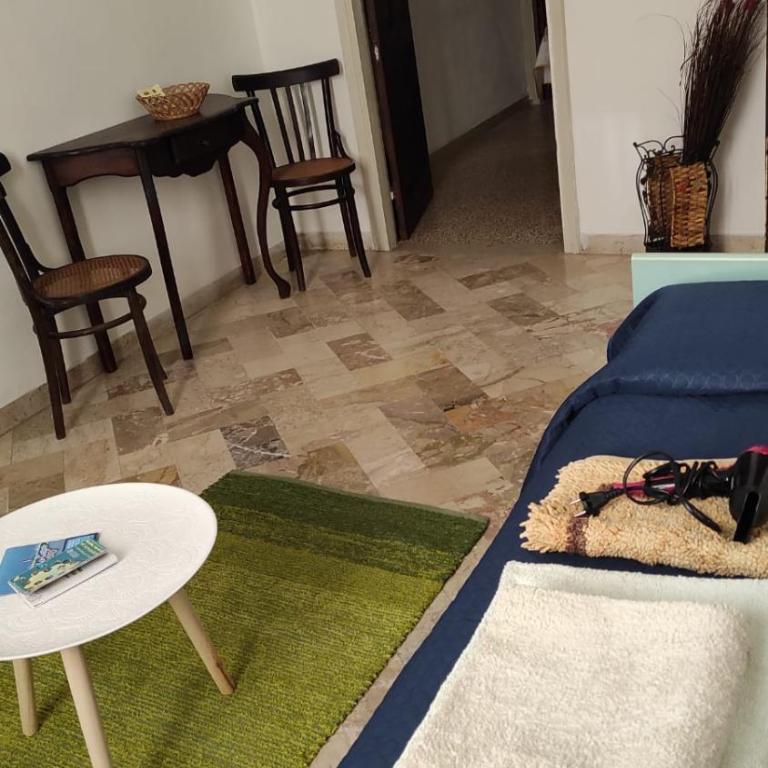 A Due Passi dal Centro - Camera Doppia con Letti Singoli con Bagno Privato - 1