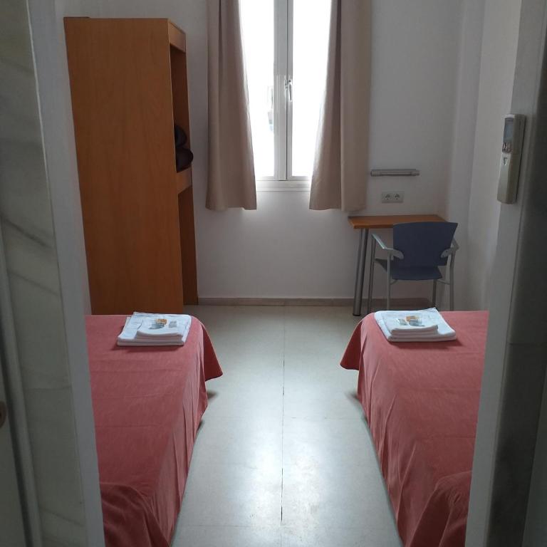 Albergue Inturjoven Córdoba - Twin Room with Private Bathroom - 4