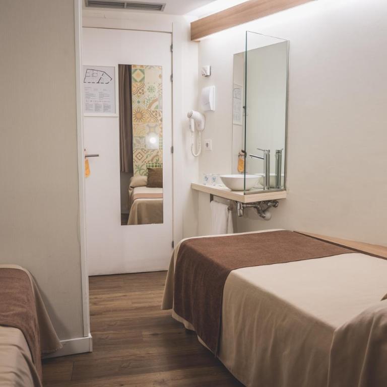 Hostal Marenostrum - Twin Room - 1