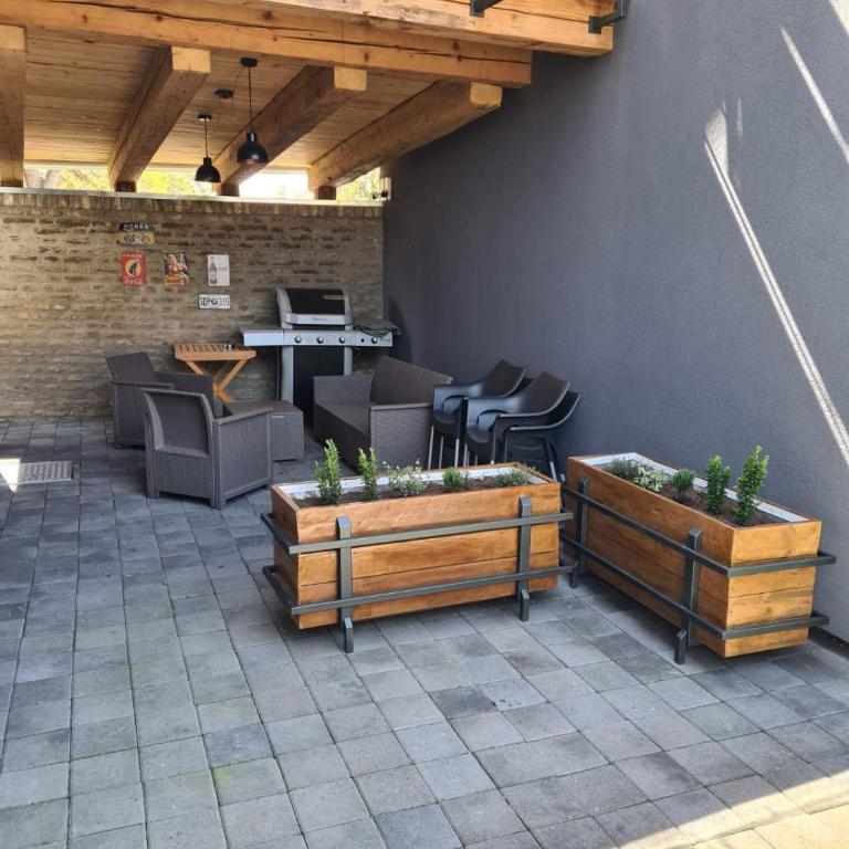 Gray brick - Family Studio - 1