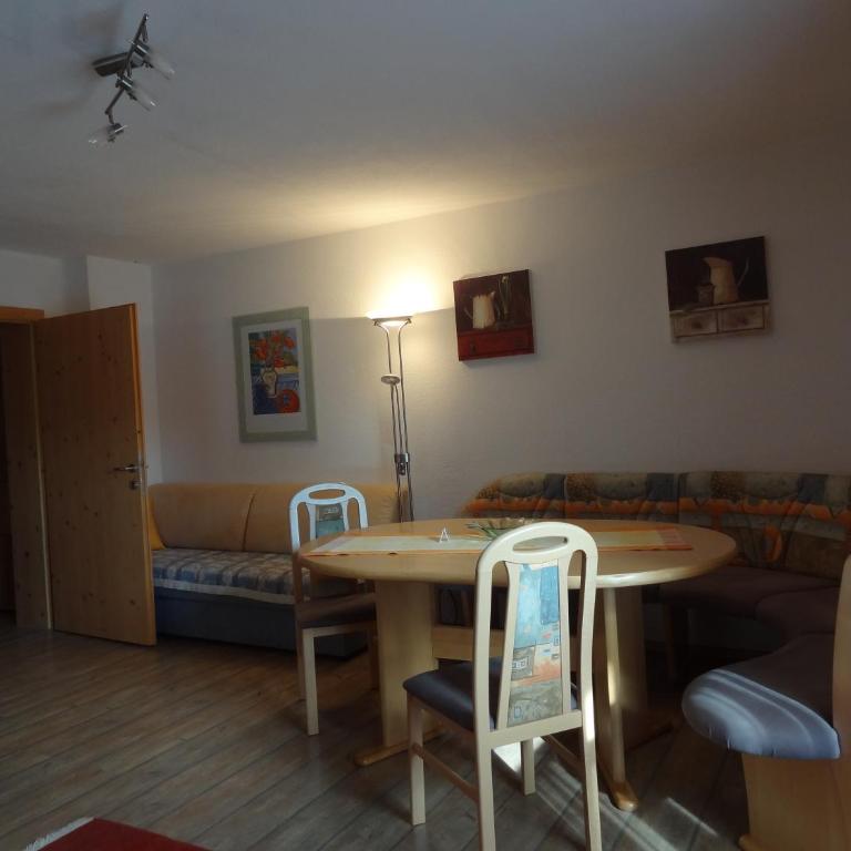 Landhaus Rauth - Apartment mit 2 Schlafzimmern und Balkon - 16