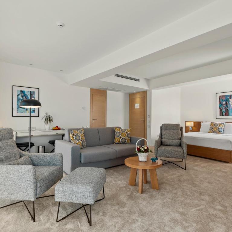 Hotel Harmonia by Dukley - Comfor Suite with Balcony & Partial Sea View - 2